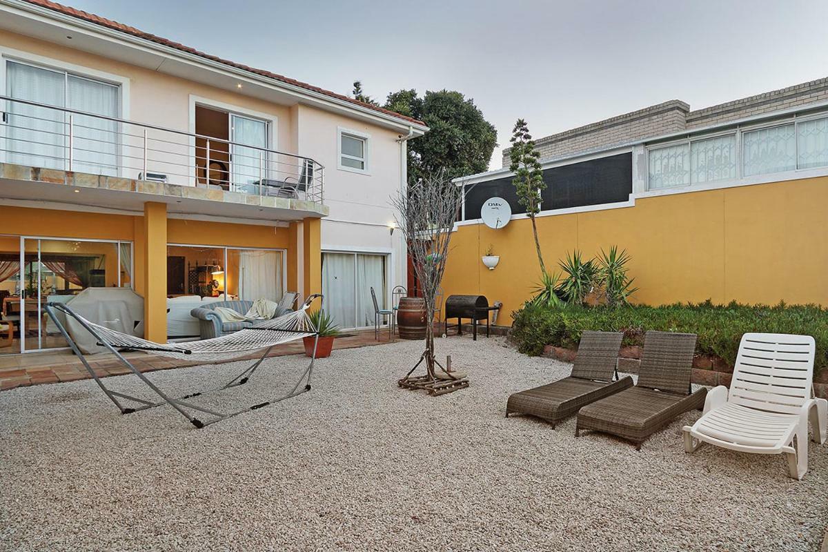 Natalie Guesthouse Bloubergstrand Exterior foto