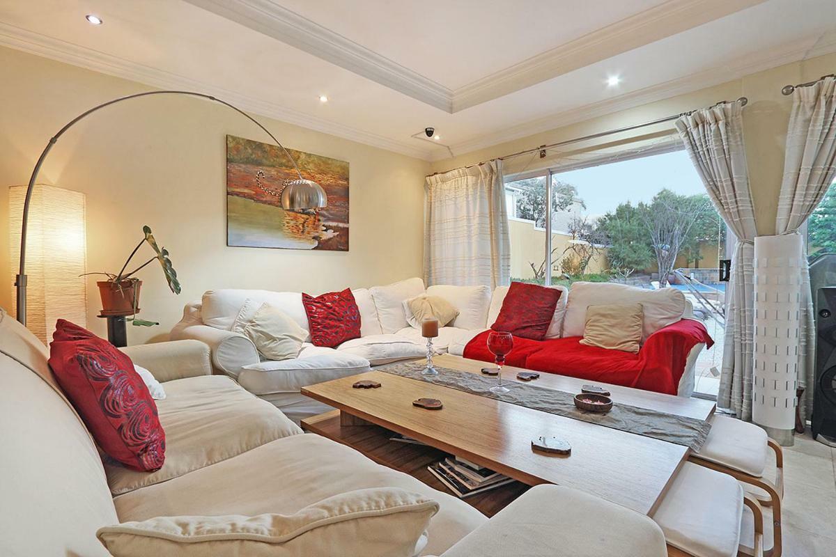 Natalie Guesthouse Bloubergstrand Exterior foto
